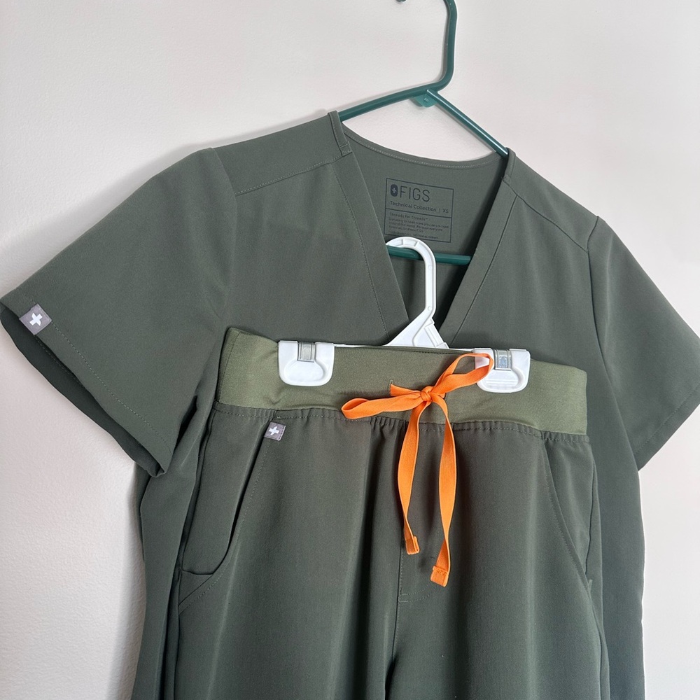Figs Moss Scrub Set